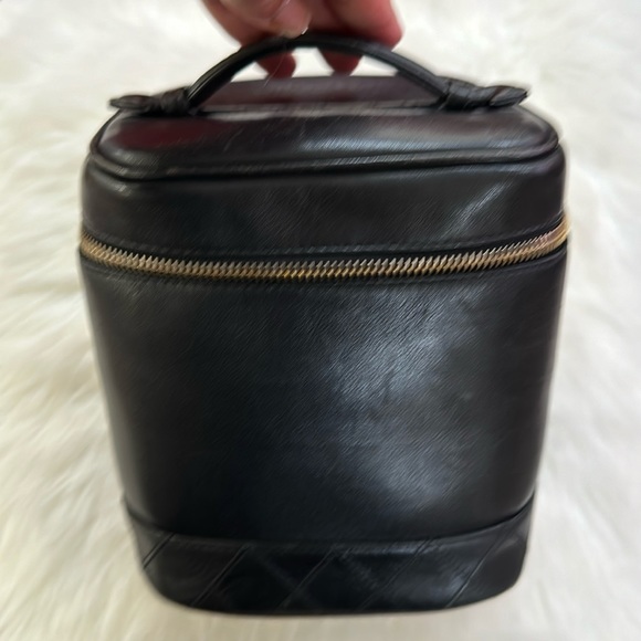 Chanel cosmetic case - Picture 1 of 16